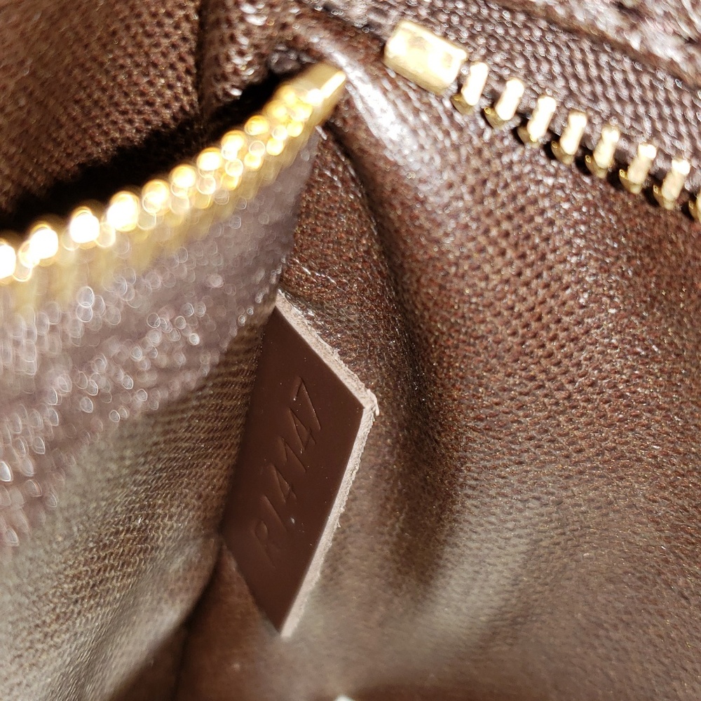 Louis Vuitton Cosmetic Bag - Picture 6 of 6